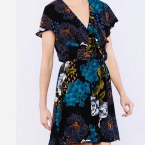 Everly Paxton Floral mini Dress Size Small